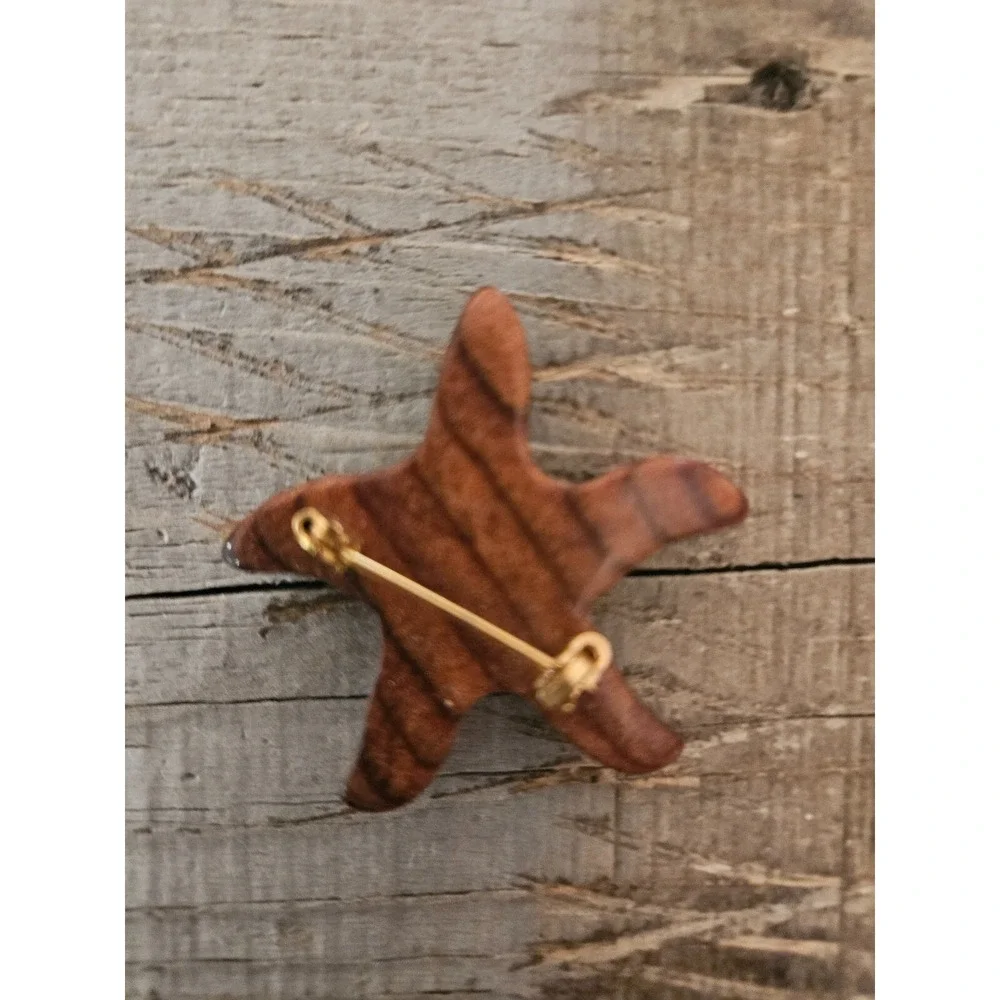 Wooden Starfish Figurine Carved Wood Nautical Brooch Pin‎